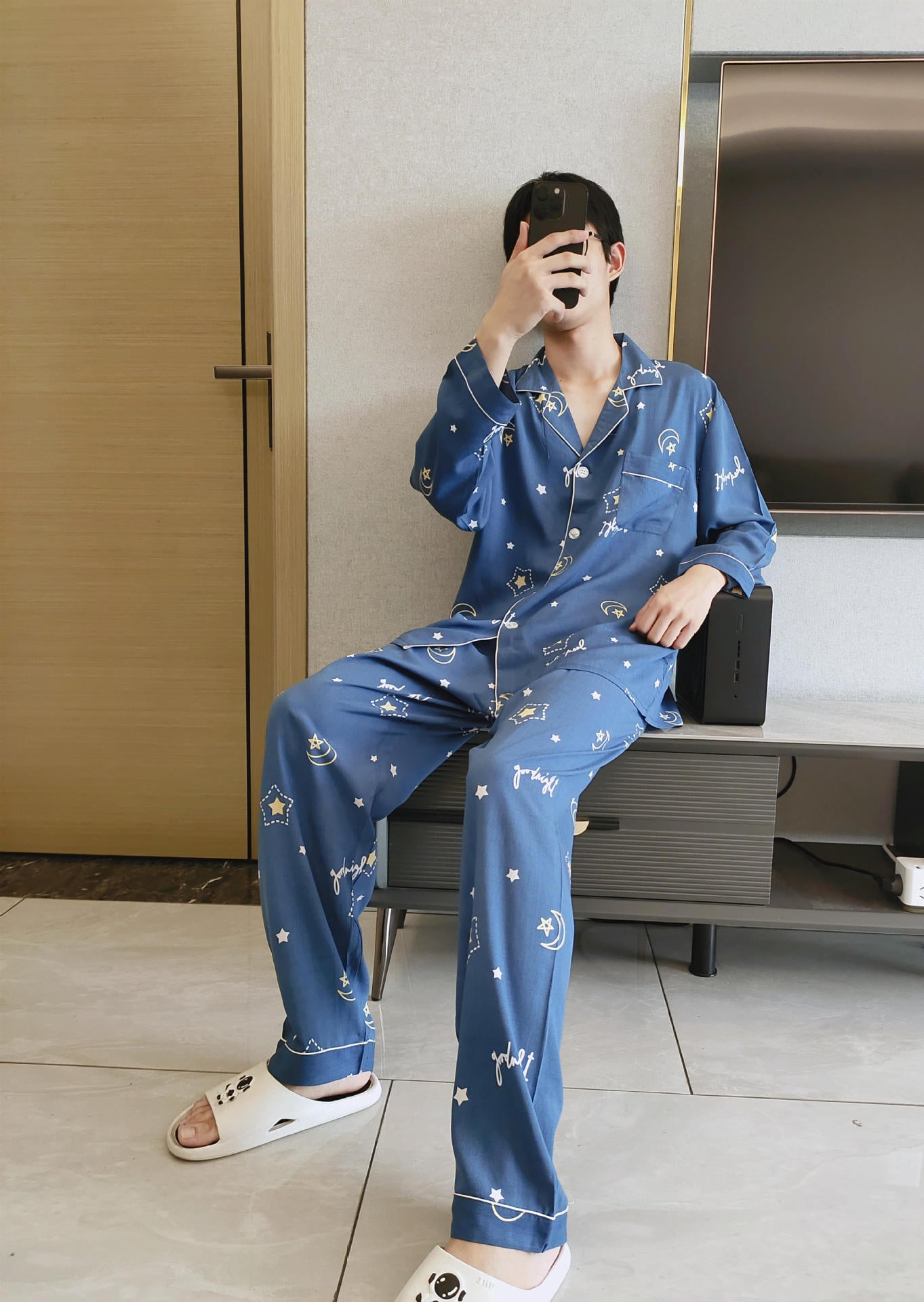 Breathable long-sleeved silk pajama set