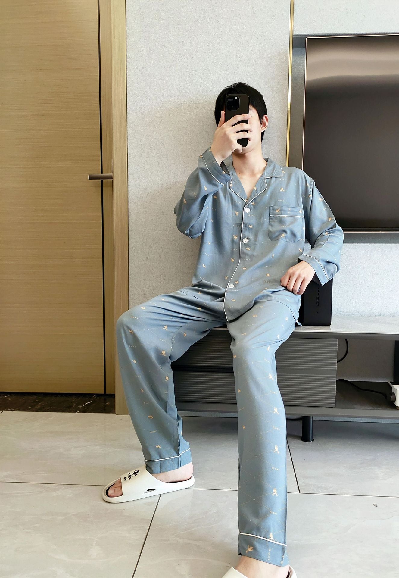 Breathable long-sleeved silk pajama set