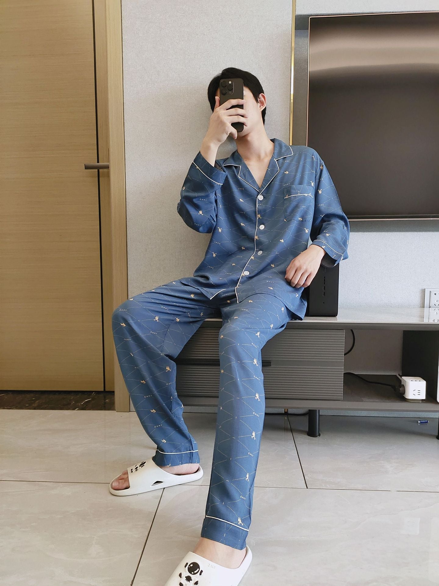 Breathable long-sleeved silk pajama set